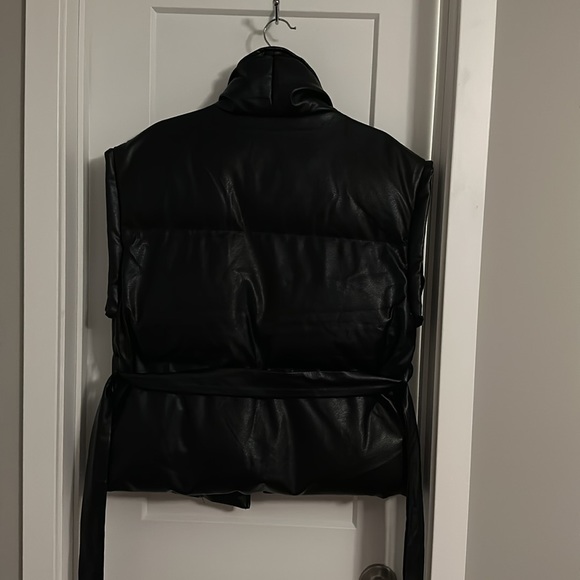 NWT TCEC PU Puffer Black Vest - Front Button & Belt - Picture 8 of 9